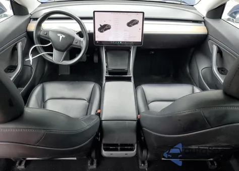 2018 Tesla Model 3 z USA, uszkodzony, nr VIN 5YJ3E1EB6JF088182